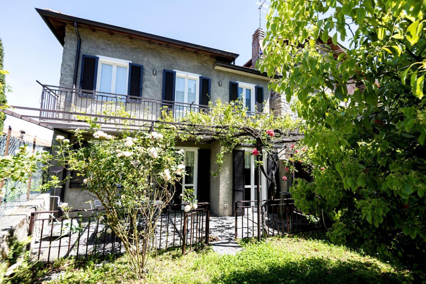 ורנה Castello Di Vezio In The Village מראה חיצוני תמונה